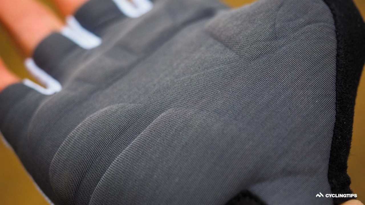 Spotlight: Giro Supernatural road gloves