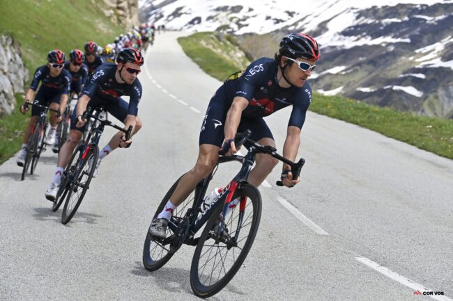 Geraint Thomas stays with Ineos-Grenadiers