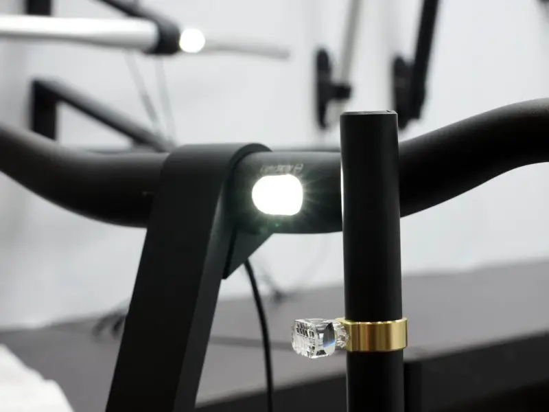 LightSkin handlebar with integrated headlight