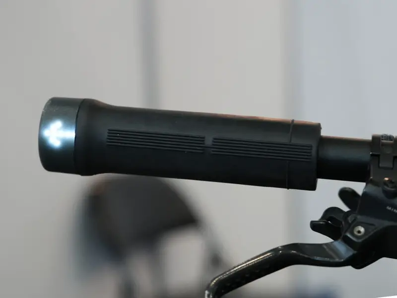 IB turn signal handlebar grips