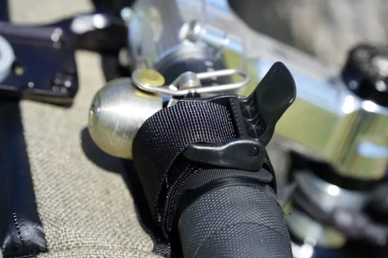Fierce Hazel Handlebar Bag quick release buckle released