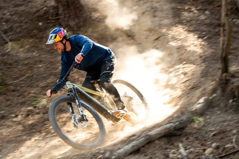 JONO JONES RIDINF MARIN RIFT ZONE E2 EMTB 140MM TRAVEL MULTITRAC ALLOY SHIMANO EP801