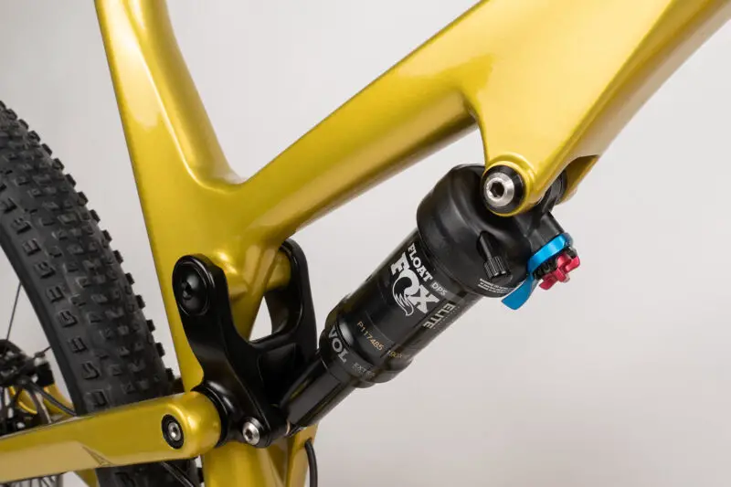 closeup details of diamondback yowie short travel mountain bike