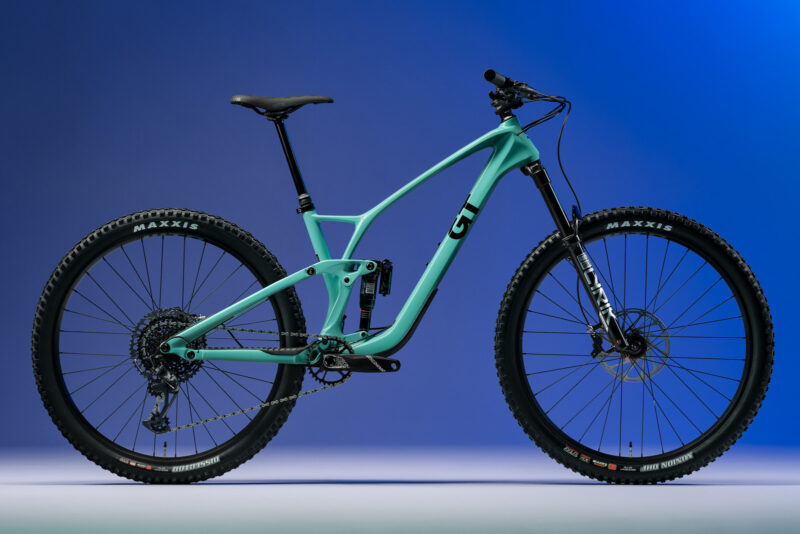 2023 gt sensor pro le carbon trail mtb 140mm travel 150mm fork