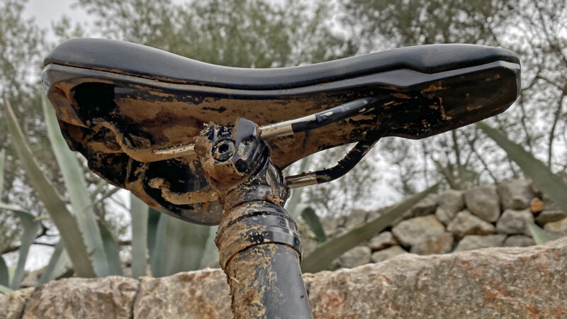 PRO MSU 1.3 eMTB off-road ebike saddle review, underside steel rails