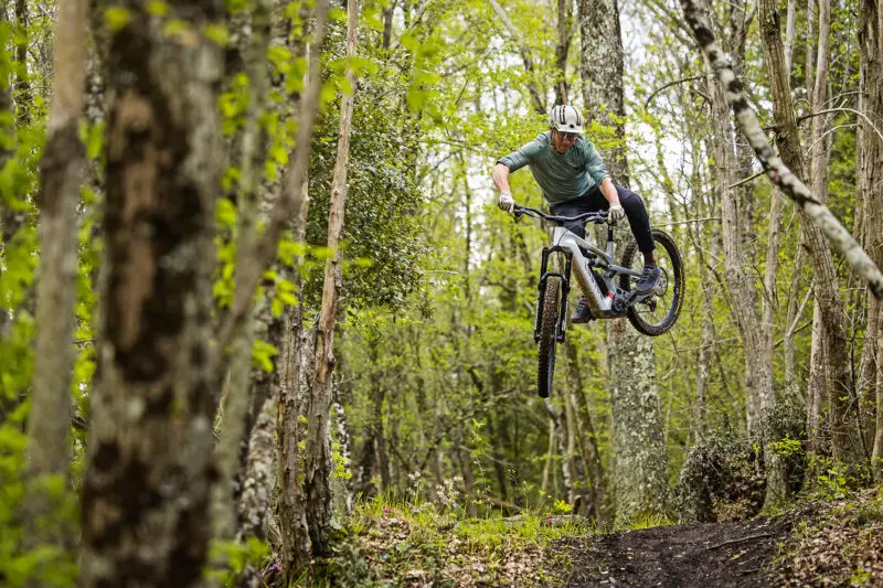 2023 Canyon Strive:ON CFR eMTB, race-ready carbon enduro ebike, photo by Boris Beyer, Fab Barel airtime