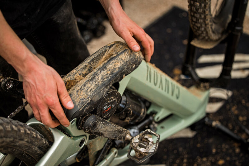 2023 Canyon Strive:ON CFR eMTB, race-ready carbon enduro ebike, photo by Boris Beyer, moto skid plate