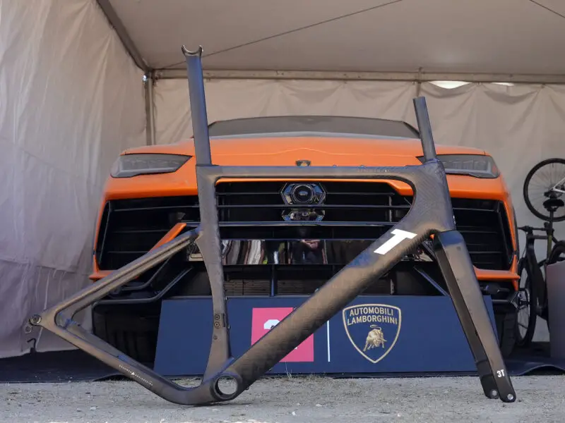3T woven carbon fiber road bike frame is made in italy