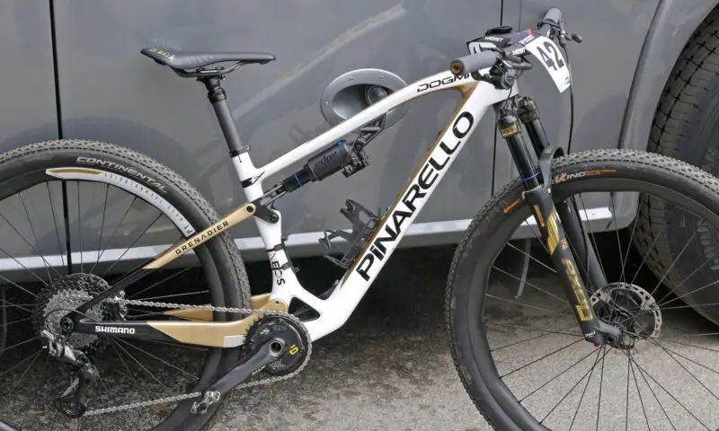 Prototype SR Suntour TACT e-suspension, unreleased automatic electronically controlled XC MTB suspension, complete integrated setup