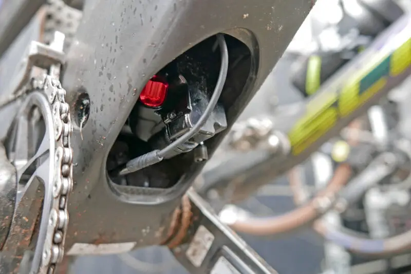 Prototype SR Suntour TACT e-suspension, unreleased automatic electronically controlled XC MTB suspension, Spark almost-internal trunnion mount