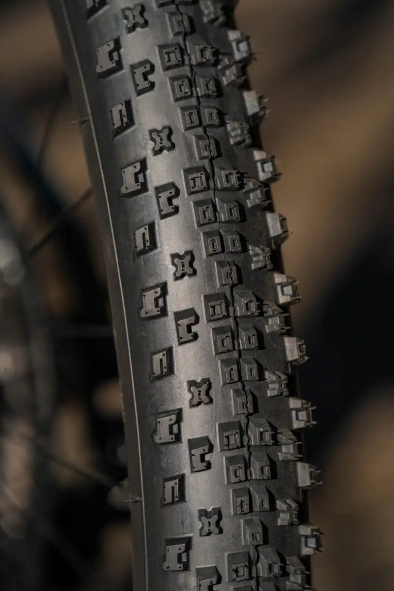 onza svelt xc tire fast rolling tread dry hard pack trails