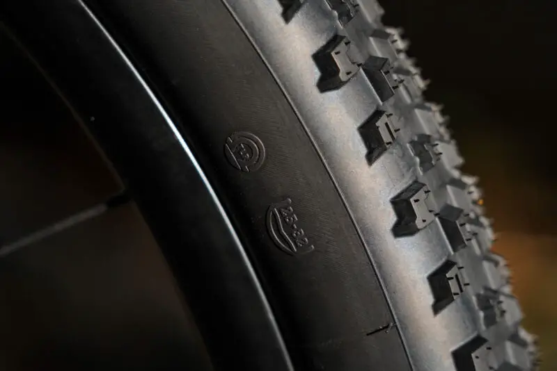Onza Svelt XC Race Tire Goes to 29″ x 2.3″ with Softer Compounds