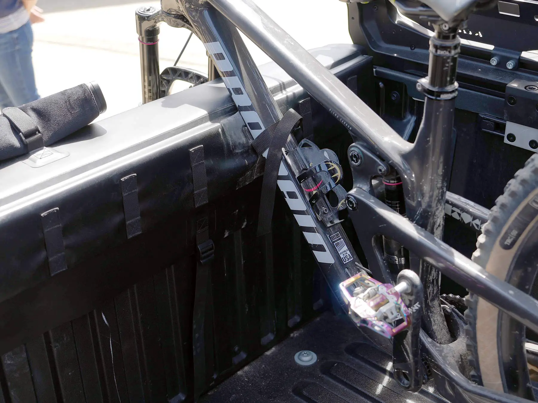kuat truck bed padding for carrying mountain bikes