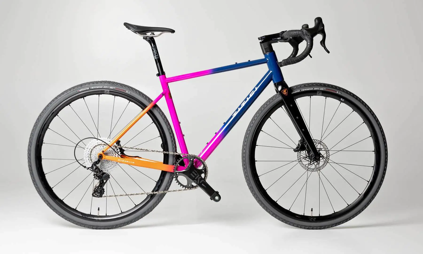 Titici Progetto Sessanta Sterrato modern steel gravel bike, made-in-Italy, complete
