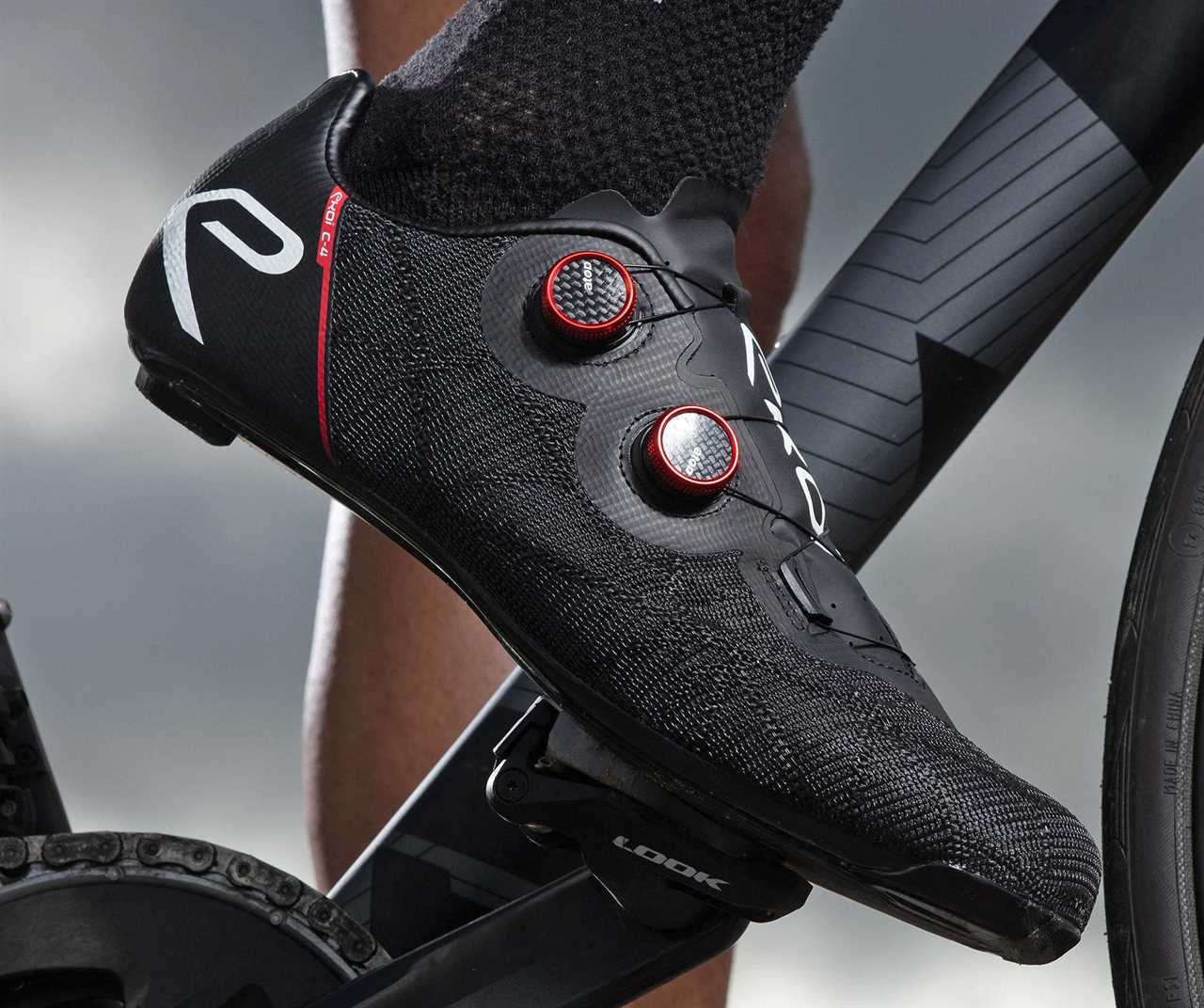 Ekoï C-4 carbon road bike shoes, affordable Ekoi full-carbon sole woven mesh vented cycling shoe, on pedal