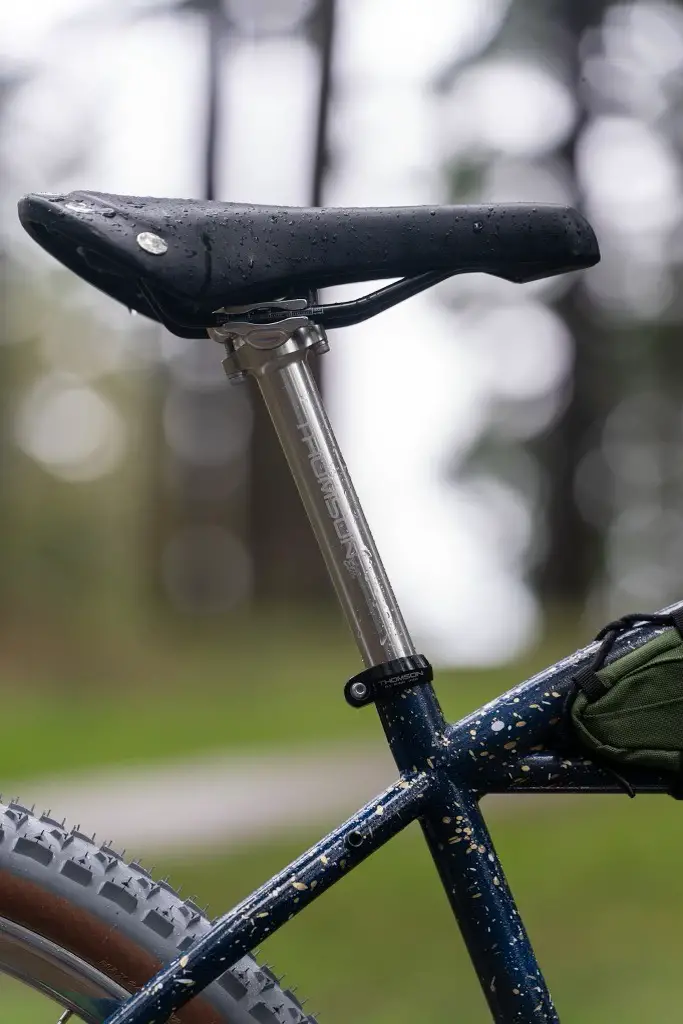 Meerkat Klunker iconic Thomson post