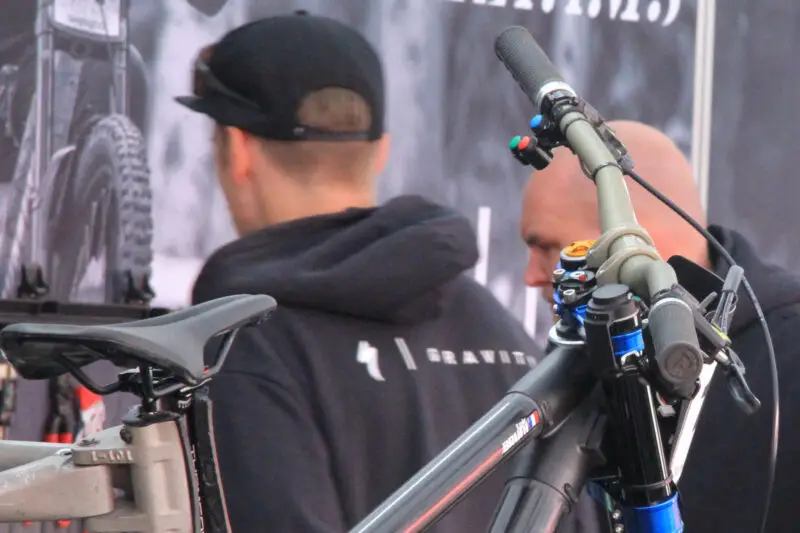loic bruni 3 button remote lenzerheide dh prototype specialized demo