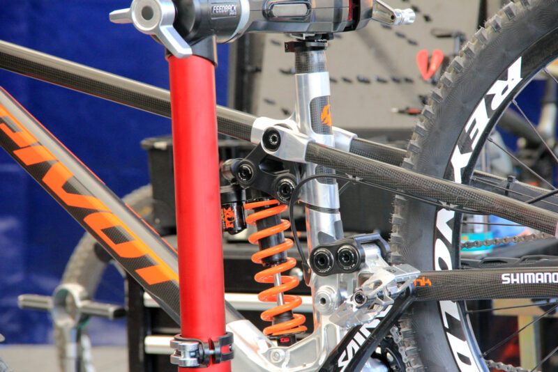 Spotted: Bernard Kerr’s Prototype Carbon Lugged Pivot with Two Chains