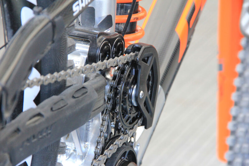 Spotted: Bernard Kerr’s Prototype Carbon Lugged Pivot with Two Chains