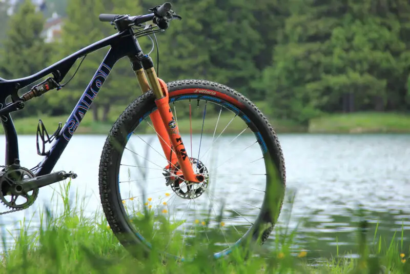 henrique avancini caloi xc mtb lenzerheide 2023 vittoria prototype xc tire