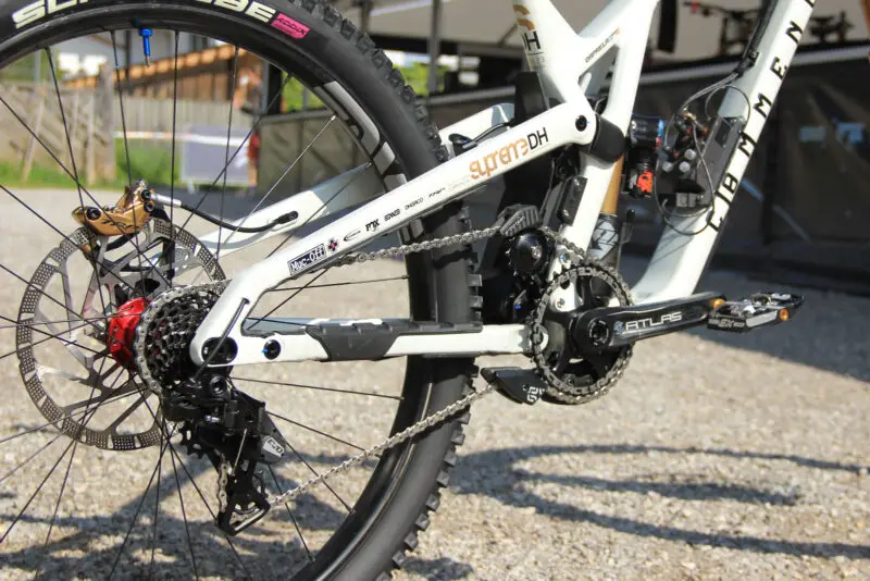 commencal supreme dh v5 pro bike check thibaut daprela