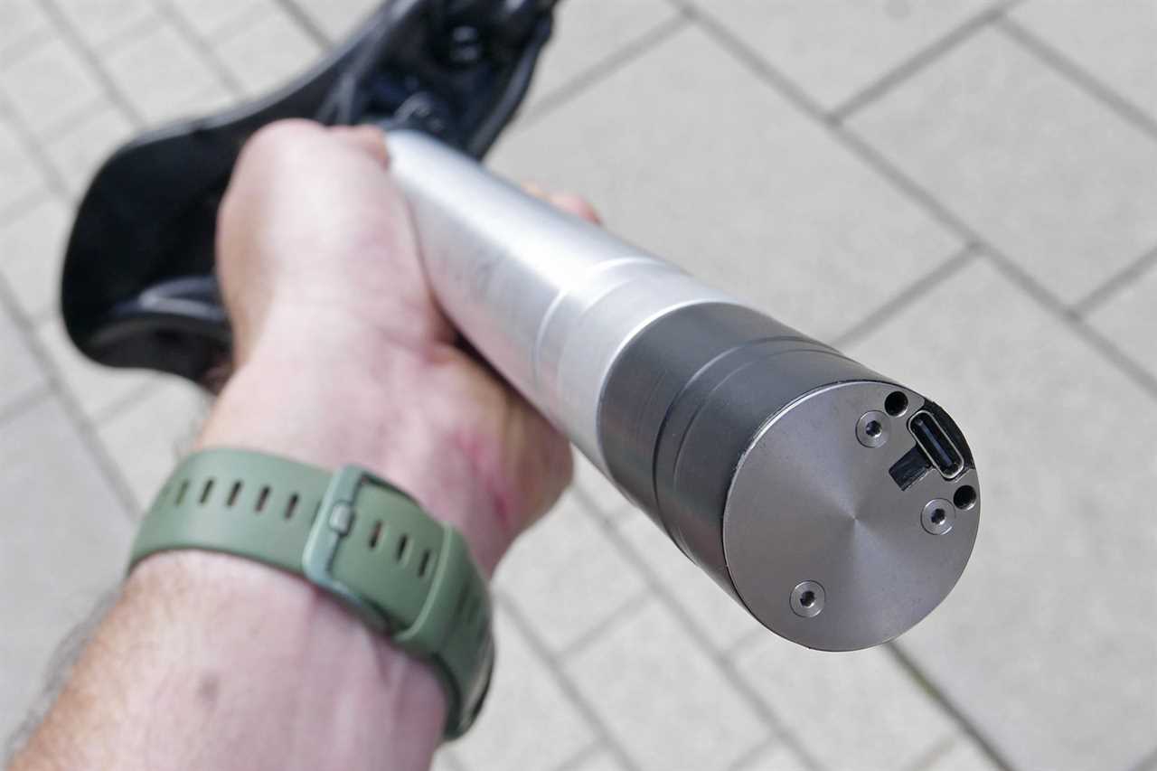 BikeYoke Revive Wireless electronic MTB dropper seatpost, internal recharging