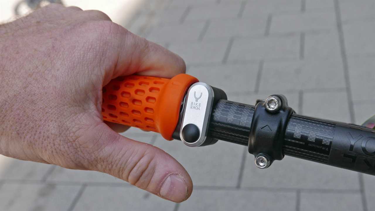 BikeYoke Revive Wireless electronic MTB dropper seatpost, integrated remote