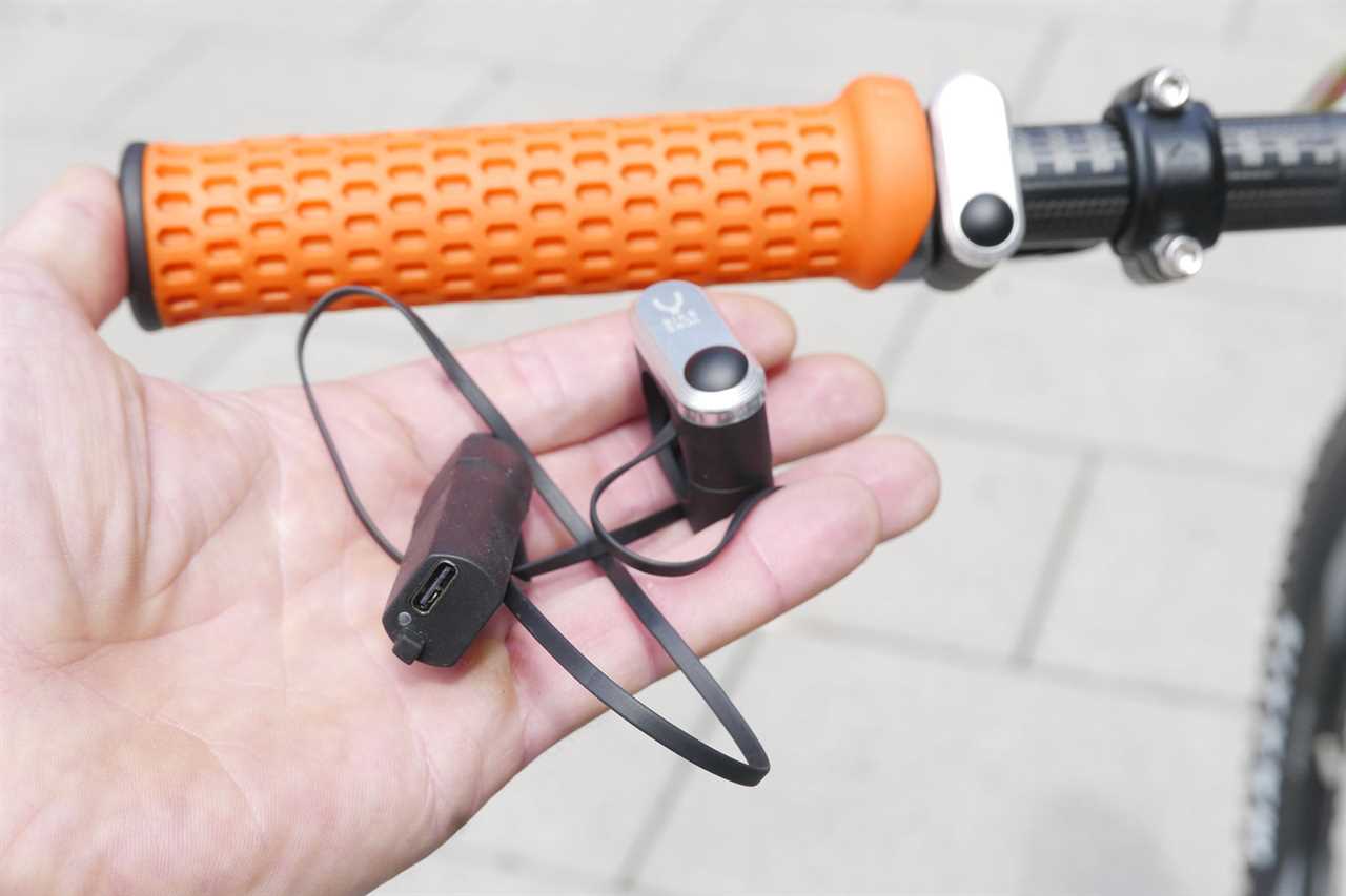BikeYoke Revive Wireless electronic MTB dropper seatpost, internal battery OEM option