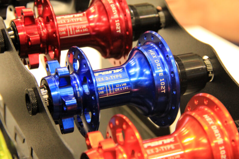 spank hex drive 102t 102poes 6 triple-stepped pawls current production hubs