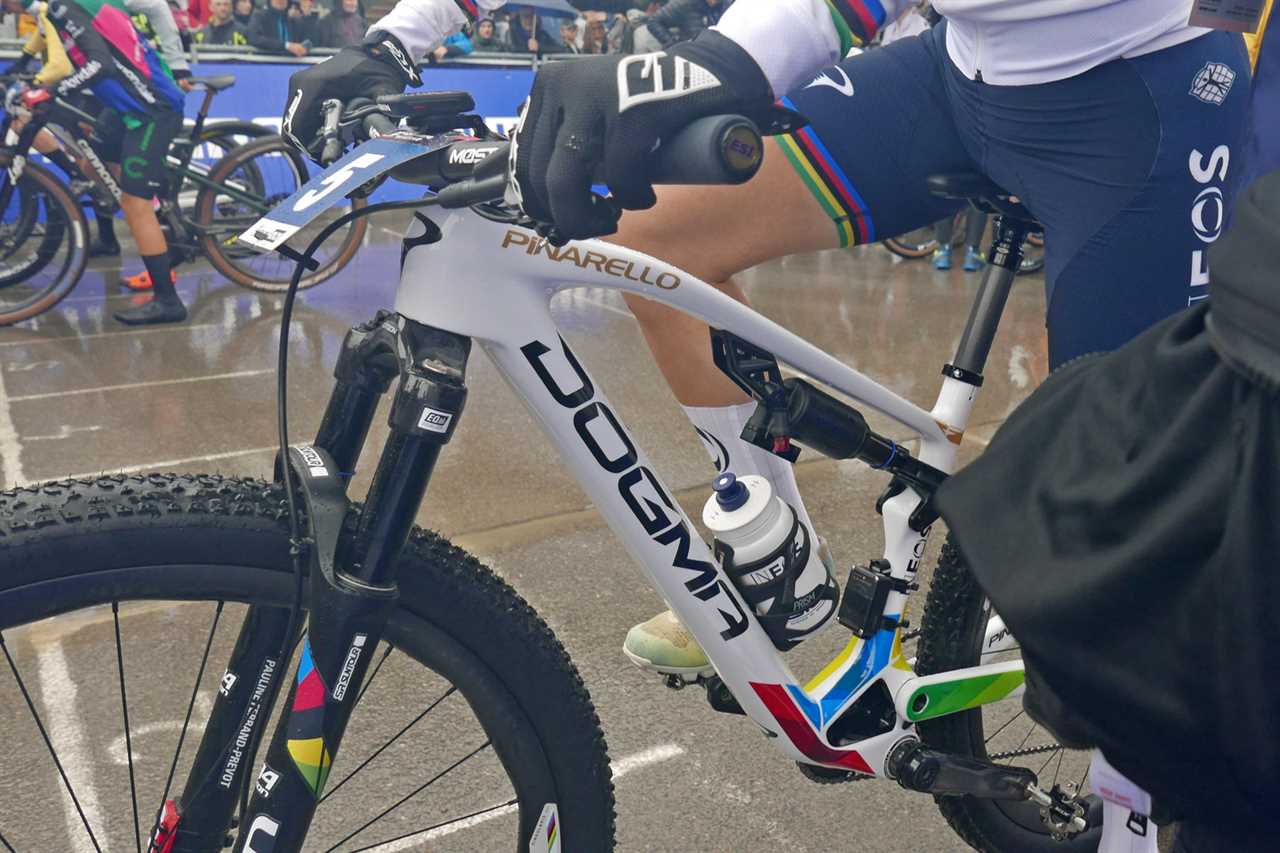 Prototype SR Suntour TACT e-suspension, unreleased automatic electronically controlled XC MTB suspension, Pauline Ferrand-Prevot