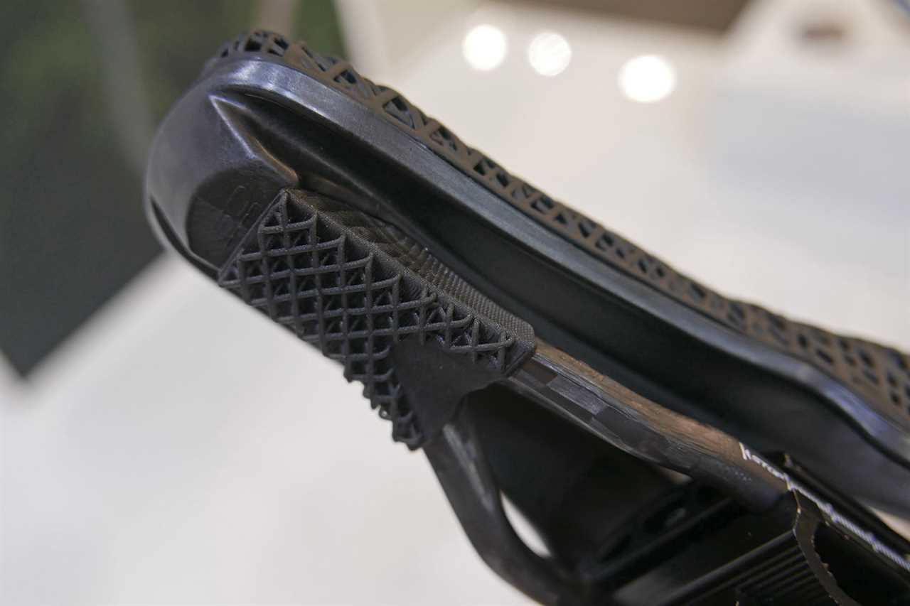 Selle Italia Watt 3D-printed triathlon & TT saddle, nose gripper for transitions