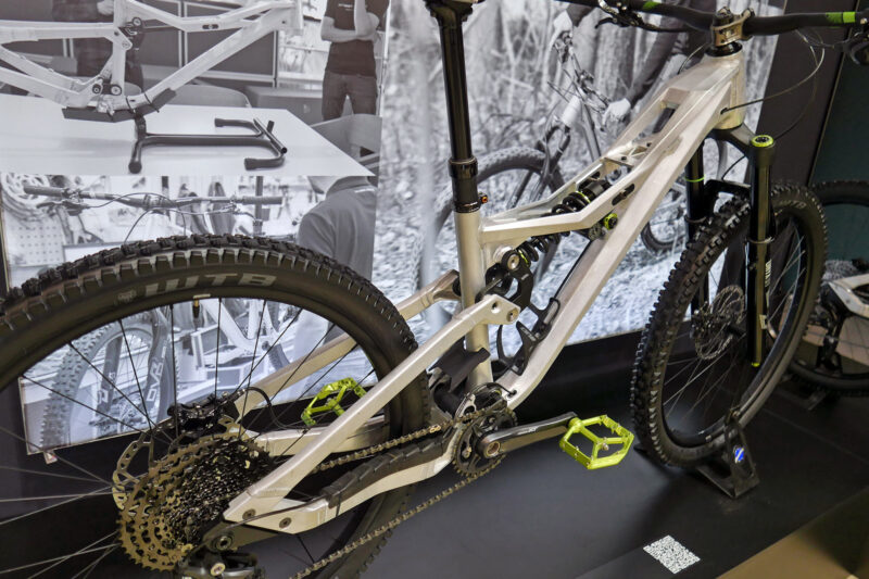 Rock Machine Whizz modular alloy long-travel 140mm 160mm 180mm bikepark enduro all-mountain bike, rear end detail