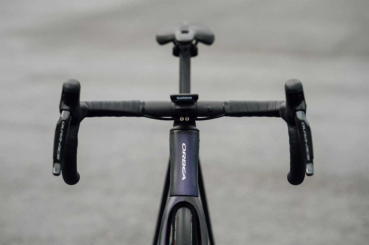 2023 Orbea Orca v7 lightweight carbon climbers road bike, clean cockpit
