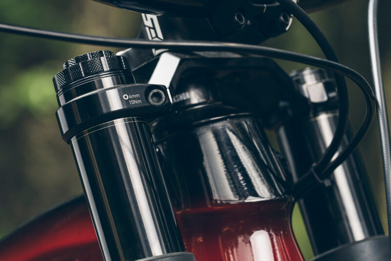 2024 rockshox boxxer fork crown two lengths available machining reduces weight