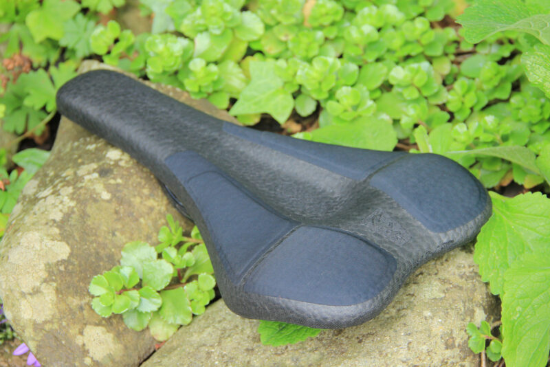 sqlab 611 infinergy made in europe saddle mtb depression central channel reduces perineal pressure