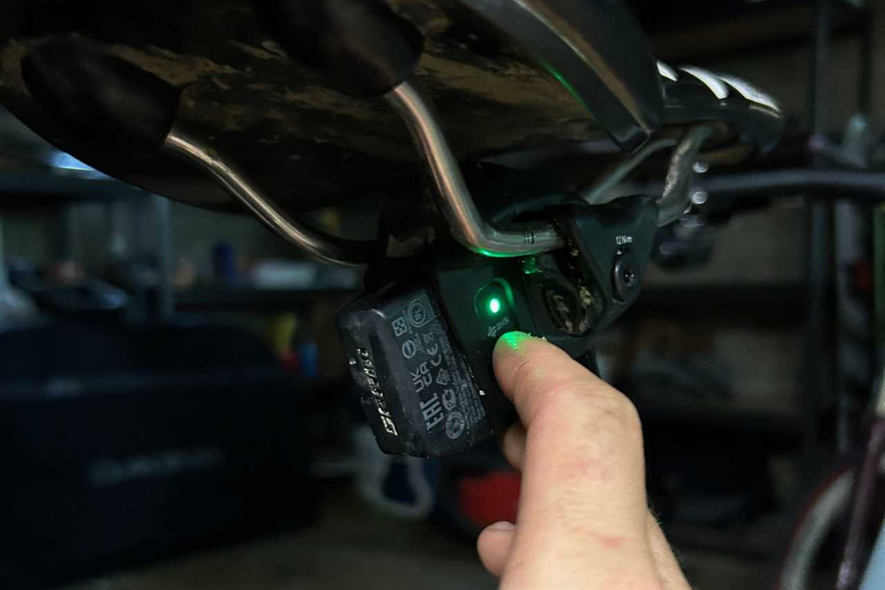 RockShox Reverb AXS dropper post battery light