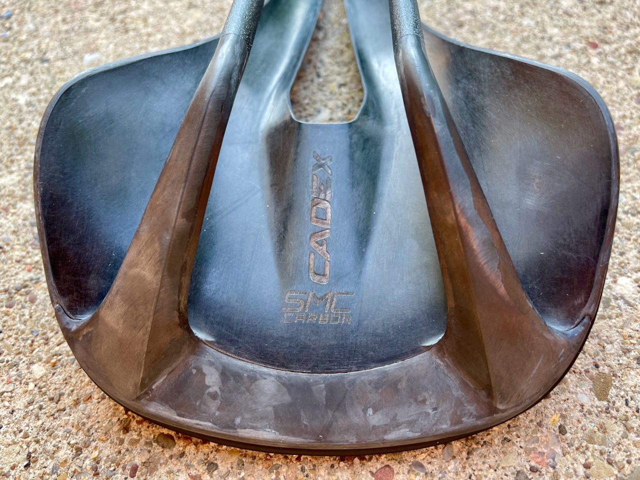 CADEX Amp saddle review carbon close up
