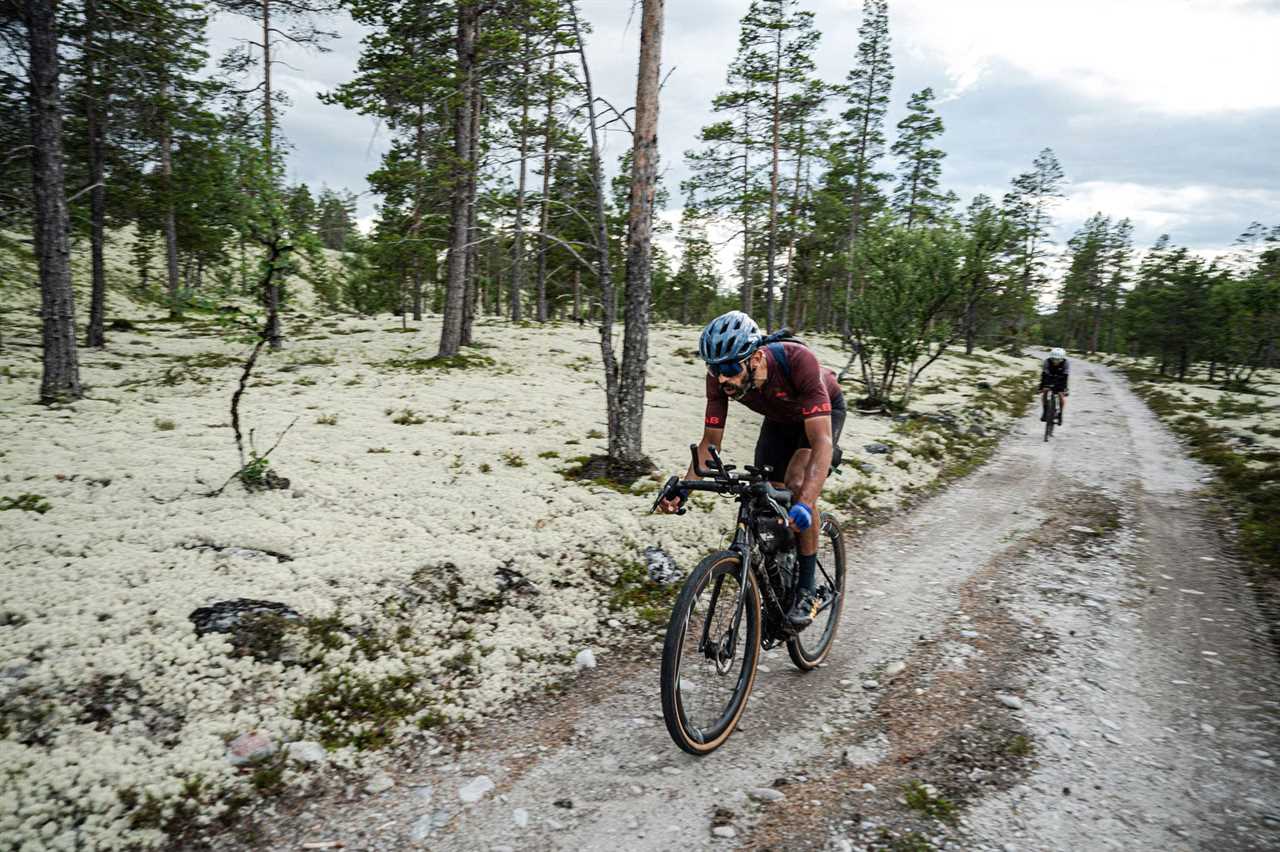 Sofiane riding new Hunt gravel wheels at Bright Midnight race in Norway