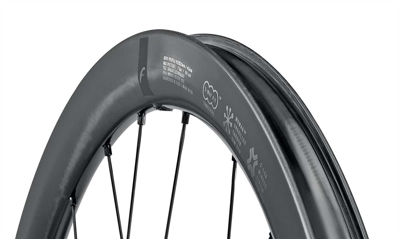 Fulcrum Wind 42mm & 57mm affordable wide European aero carbon all road wheels, tubeless rim detail