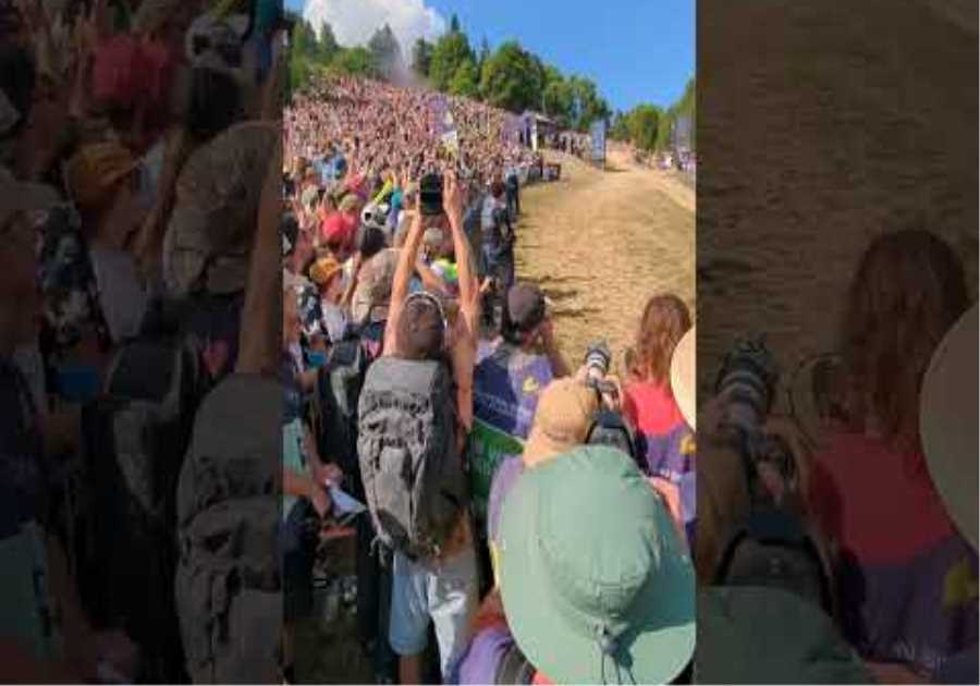 The Crowds Make The Races!