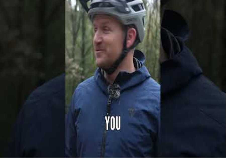 GCN Presenter Tries Jumping An MTB! 😰🚵