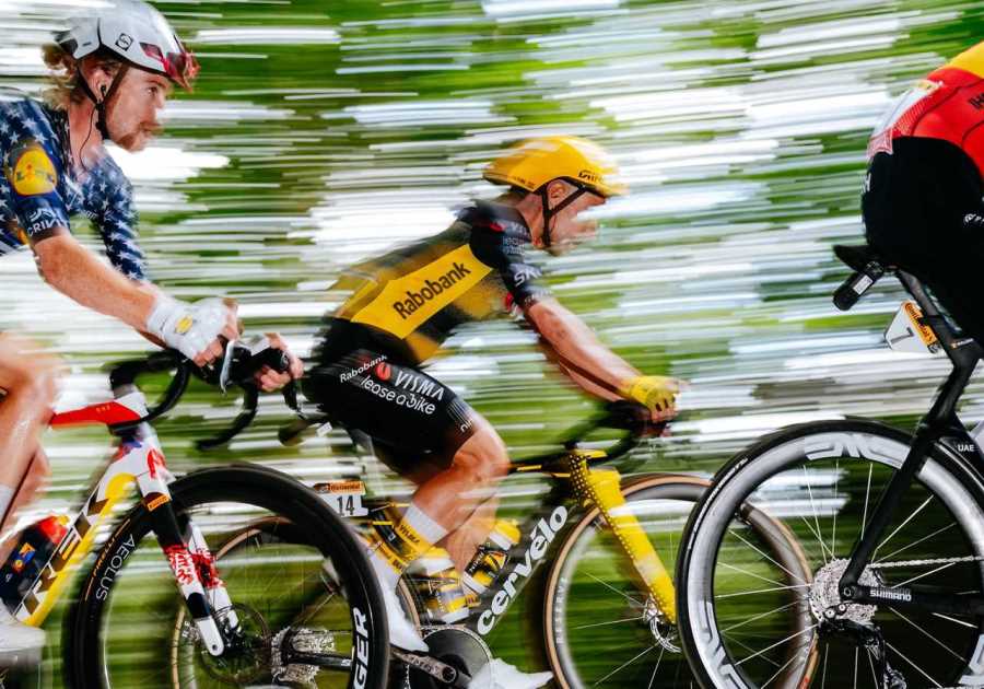 Highlights: The Break Beats the Sprinters on Stage 15