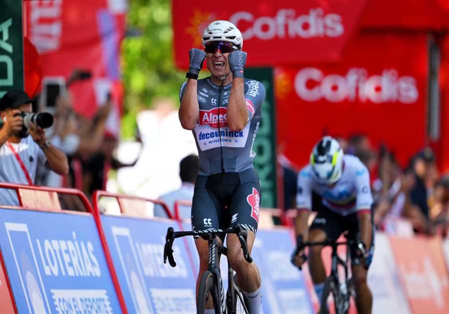 Vuelta a España Stage 1: Jasper Philipsen Blasts Home in Big Bunch Sprint and Seizes First Red Jersey