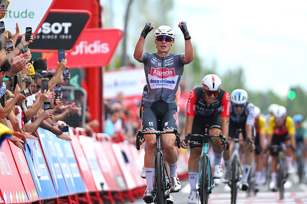 Vuelta a España Stage 19: Philipsen Pounds Uphill Sprint for Victory Hat-Trick, Pedersen Second