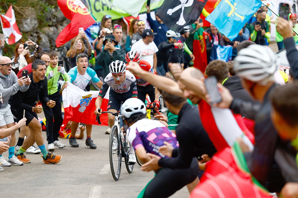 Vuelta a España Stage 13 Results: Angliru Shows No Mercy as Big Names Suffer in GC Shakeup