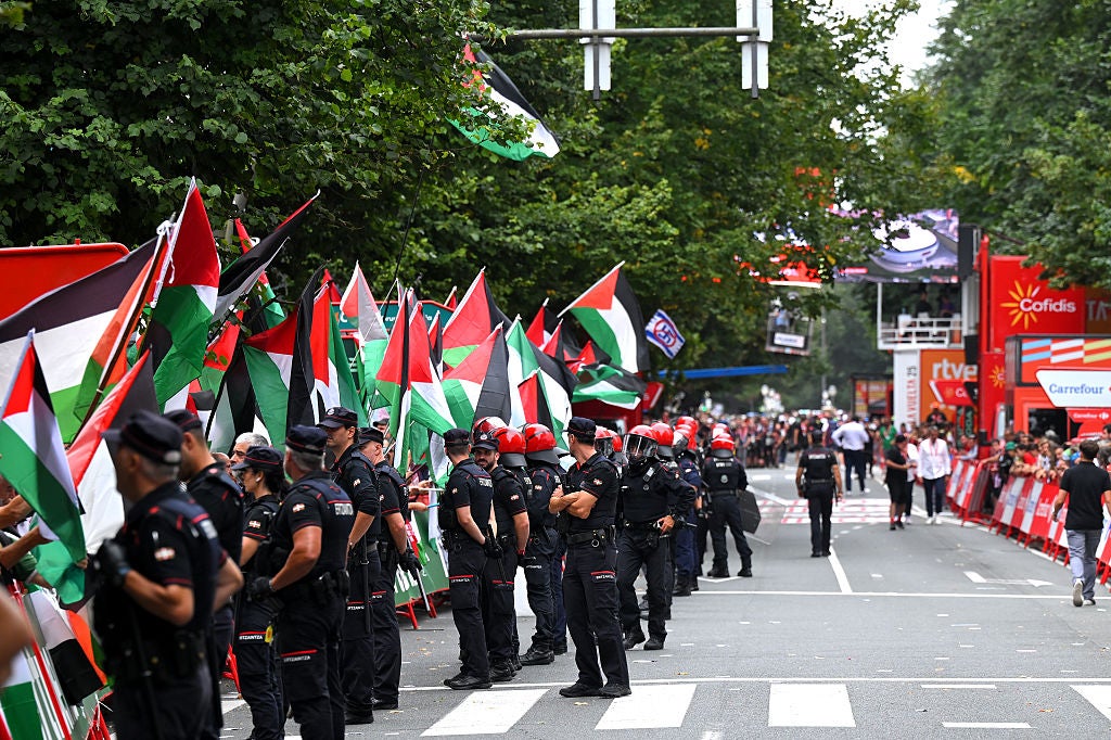 Israel-Premier Tech to Stay in Vuelta a España Despite Pressure