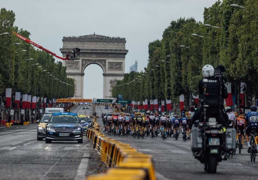 Why the Champs-Élysées Romp-n-Sprint is The Best Way to End the Tour de France