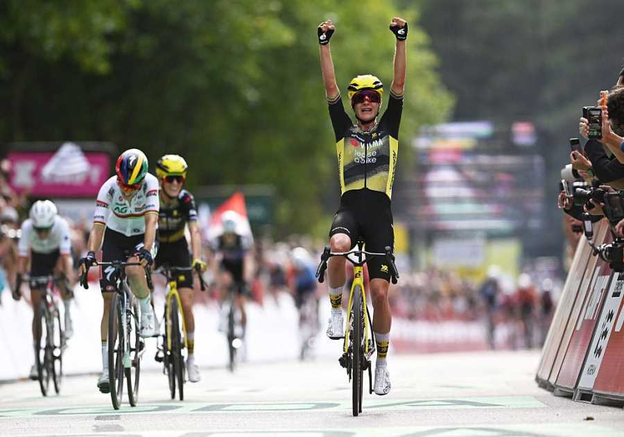 Tour de France Femmes Stage 1: Marianne Vos Thunders Home to First Yellow Jersey