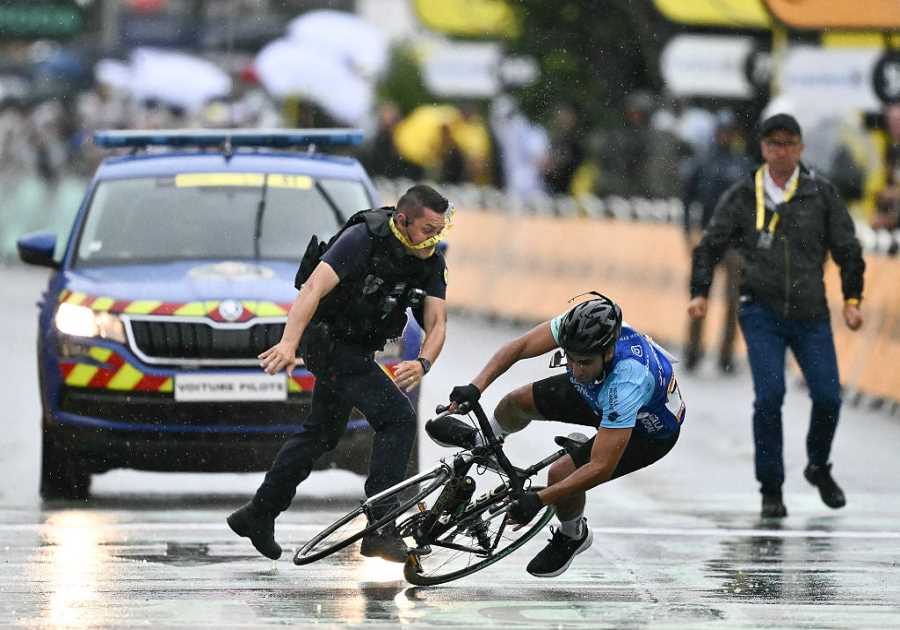 Man Tackled by Police After Trying to Ride Bike Across Tour de France Finish Line