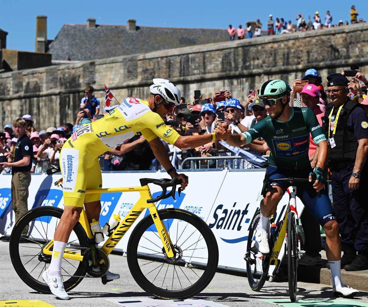 How Tour de France Jersey Leaders Get Custom Painted Bikes Overnight